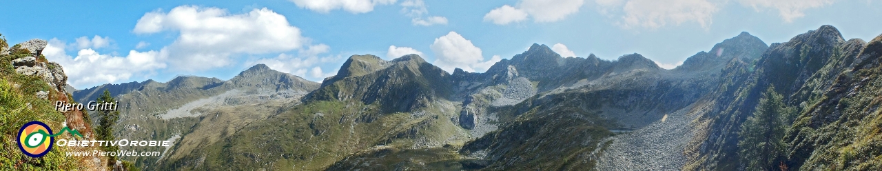 18 Panoramica sul Lago di Porcile alto e verso la Valle Lunga.jpg